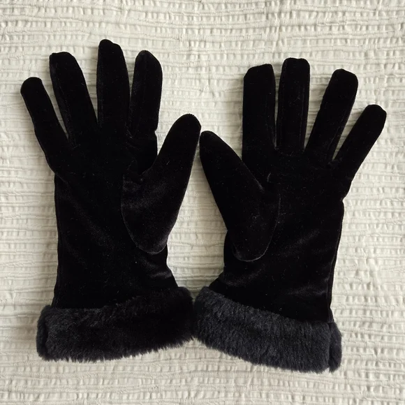 Cejon Shiny Black Velour Insulated Gloves - Picture 3 of 7